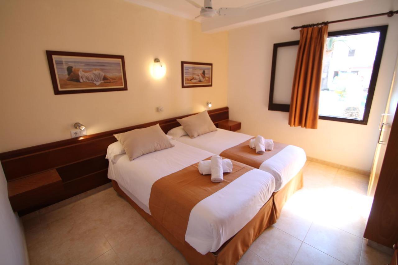 Apartaments Talayot Cala'N Blanes  Exteriör bild