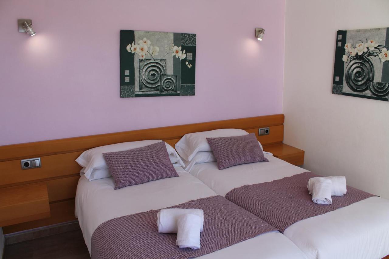 Apartaments Talayot Cala'N Blanes  Exteriör bild
